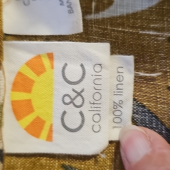 C&C California button-down top. 100% linen. Size large. Palm leaves mustard gray - Picture 6 of 10